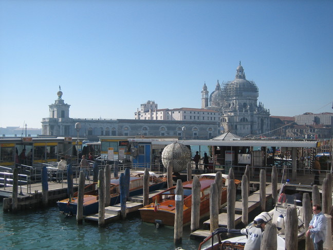 Santa Maria della Salute vue depuis la Piazza San Marco Voyage à Venise. En route pour la Giudeccà.