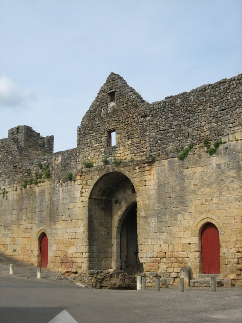 La porte des Tours à Domme. Escales périgourdines. Sarlat et la vallée de la Dordogne en Périgord noir.