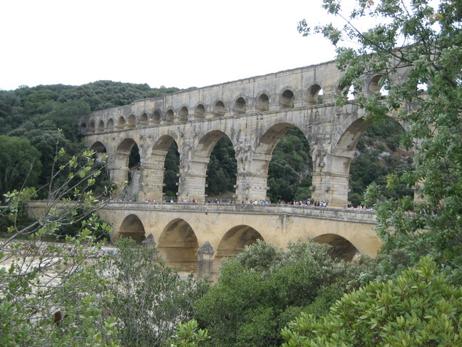 Hérault, Gard, Camargue et Aix en Provence. Pont du Gard.
