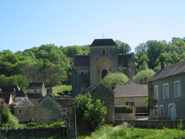 L'église abbatiale fortifiée de St Amand de Coly. Escales périgourdines. Vallée de la Vézère.
