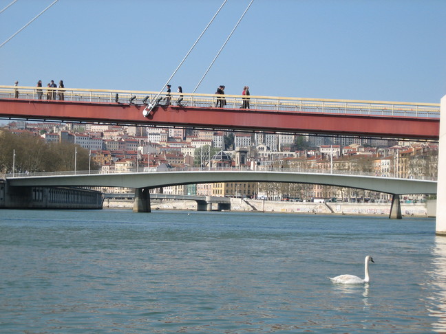 Ponts enjambant la Saône. Week-end à Lyon. Sur la Saône.
