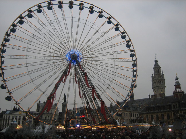 La grande roue sur la grand'place de Lille. Fêtes de fin d'année 2008. Réveillon de Noël.