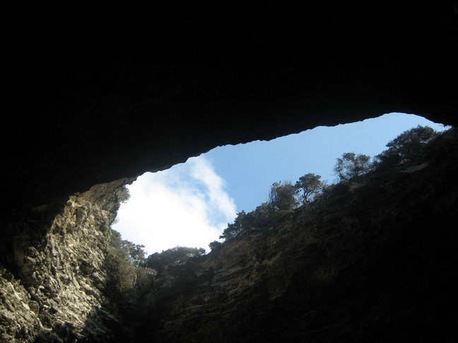 Le plafond d'une grotte marine creusée dans la falaise de Bonifacio. Découverte de la Corse. Au sud d'Ajaccio.