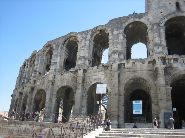 L'amphithéâtre d'Arles... non à la tauromachie ! Porquerolles, Alpilles et Sainte Victoire. Arles.