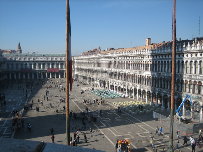 Piazza San Marco vue depuis la terrasse de la Basilique. Voyage à Venise. En route pour la Giudeccà.