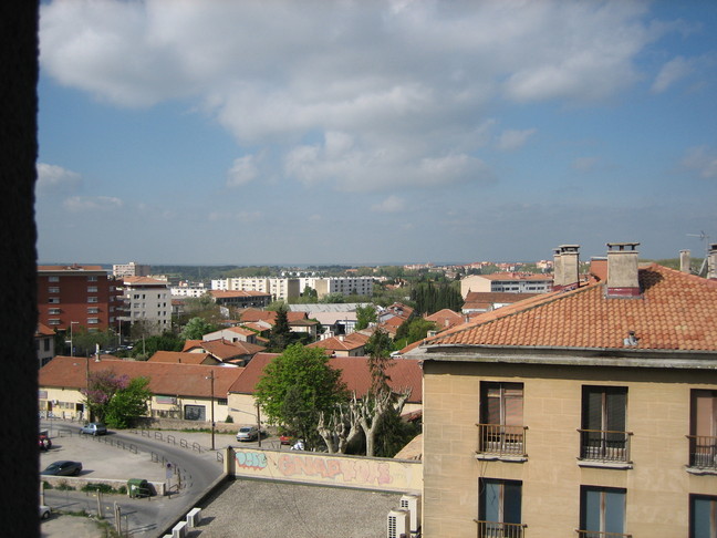 Aix - Marseille. Dans l'appartement.