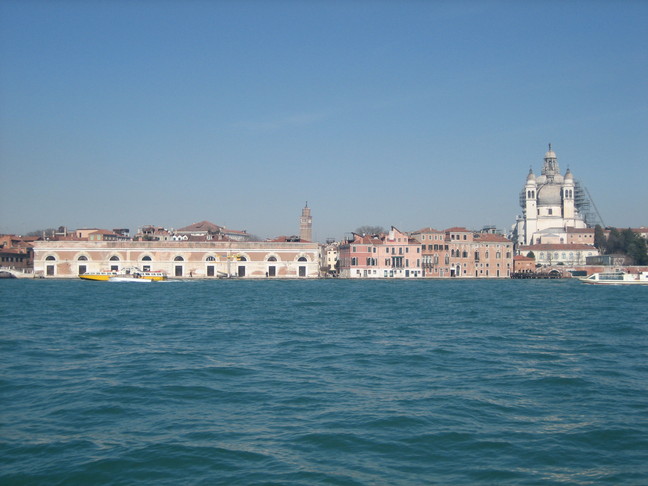 Vue sur les Zattere. Voyage à Venise. En route pour la Giudeccà.