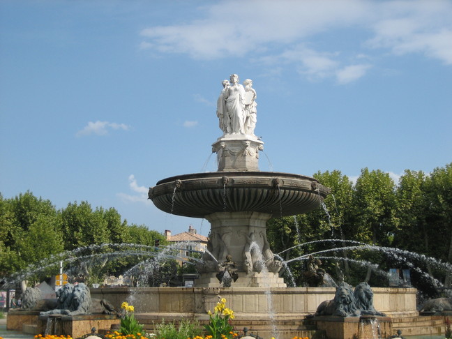 Place de la Rotonde et sa fontaine. Hérault, Gard, Camargue et Aix en Provence. Aix en Provence.