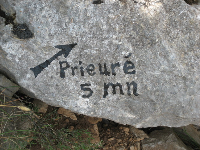 Indication sur le rocher... Porquerolles, Alpilles et Sainte Victoire. Montagne Sainte Victoire.