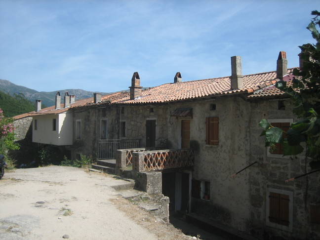 Maisons de Vero. En Corse. Vizzavona et Vero.