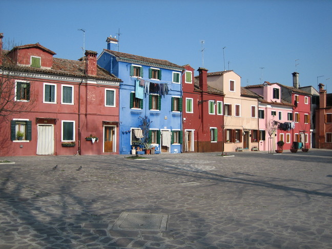 Maisons colorées de Burano. Voyage à Venise. Les îles du nord.
