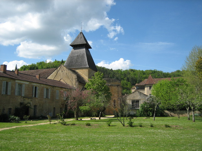 L'abbaye de Cadouin, aujourd'hui auberge de jeunesse. Escales périgourdines. De Bergerac au gîte, le long de la Dordogne.