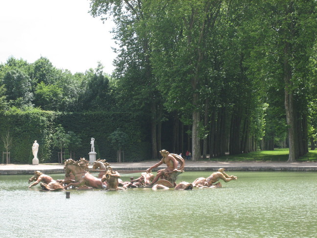 Bassin du char d'Apollon. Fontaines et bassins. Jardins et domaine de Marie-Antoinette.