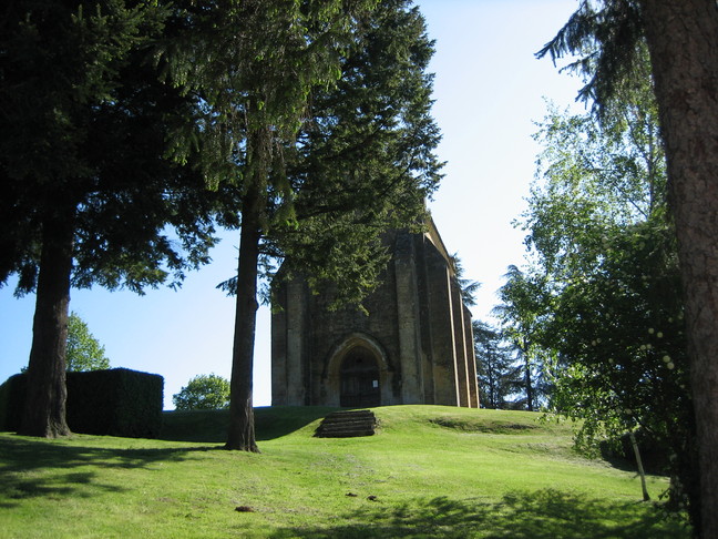 La chapelle gothique du Cheylard. Escales périgourdines. Vallée de la Vézère.