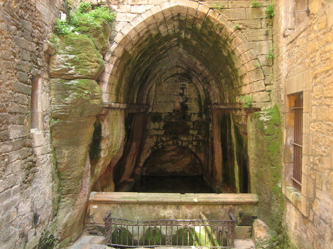 La fontaine sainte Marie. Escales périgourdines. Sarlat et la vallée de la Dordogne en Périgord noir.