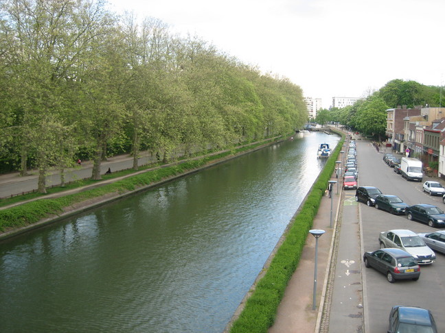 Canal de la Deûle. Pont du 1er mai à Lille. Vieux Lille et bois de Boulogne.