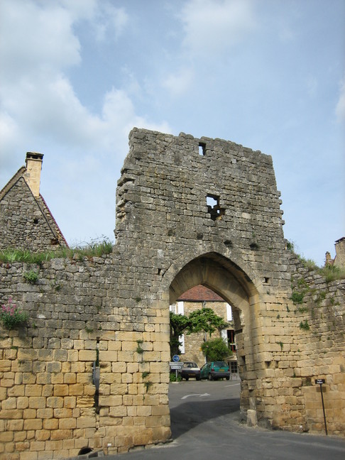 La porte del Bos à Domme. Escales périgourdines. Sarlat et la vallée de la Dordogne en Périgord noir.