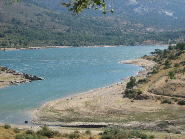 Lac artificiel de Calacuccia. Découverte de la Corse. Porto - Corte par le Niolu.