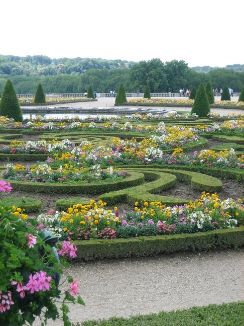 Des fleurs dans les jardins... Week-end royal. Jardins et domaine de Marie-Antoinette.