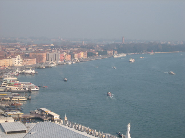 Riva degli Schiavoni, vue du haut du Campanile. Voyage à Venise. Premiers pas dans la ville.