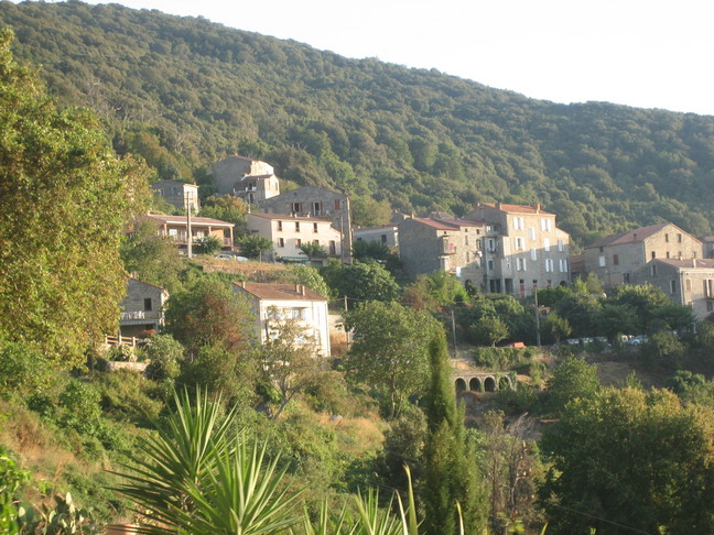 Le village de Sollacaro. Découverte de la Corse. Au sud d'Ajaccio.