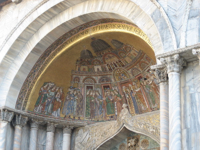 Mosaïque en façade de la Basilica San Marco. Voyage à Venise. En route pour la Giudeccà.