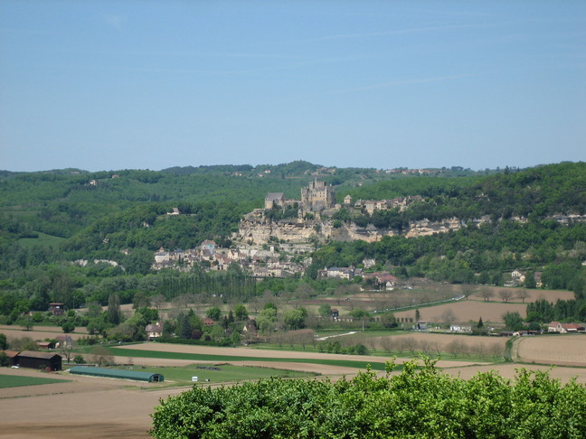 Vue sur le château de Beynac. Escales périgourdines. Sarlat et la vallée de la Dordogne en Périgord noir.