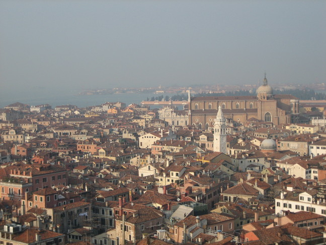 Vue sur Venise du haut du Campanile. Voyage à Venise. Premiers pas dans la ville.