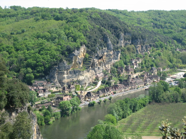 Vue sur la Roque-Gageac. Escales périgourdines. Sarlat et la vallée de la Dordogne en Périgord noir.