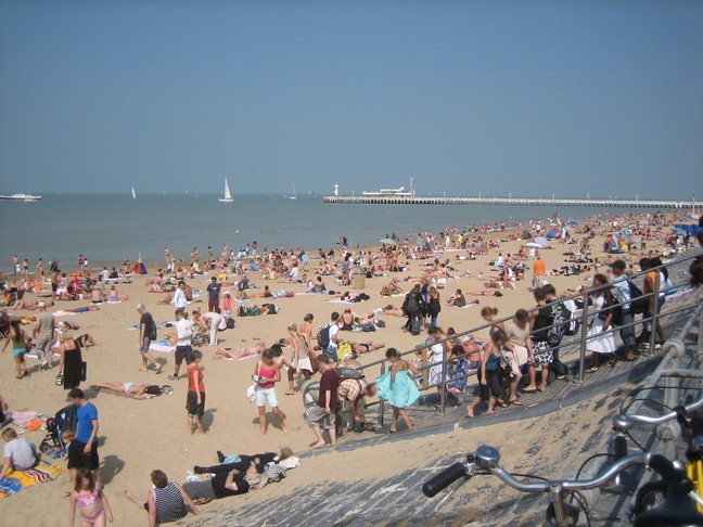 La plage d'Ostende. Beau samedi à Ostende.
