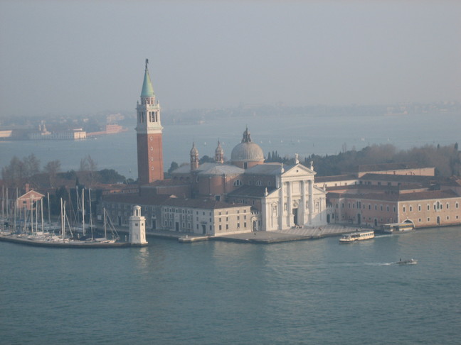 Ile de San Giorgio Maggiore, vue du haut du Campanile. Voyage à Venise. Premiers pas dans la ville.