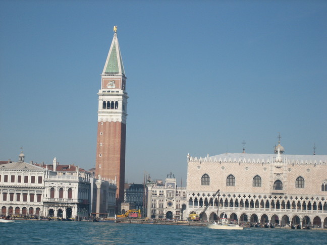 Piazza San Marco depuis le vaporetto 82. Voyage à Venise. En route pour la Giudeccà.
