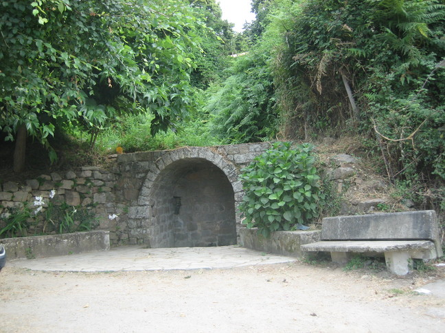 La fontaine de l'Olmu (Peri village). Fontaines et bassins. Interlude, de Peri à Cuttoli.