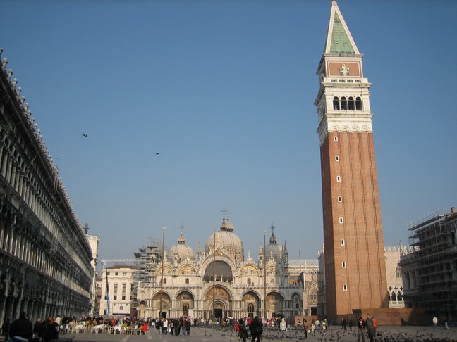 Piazza San Marco : Basilica di San Marco et Campanile. Voyage à Venise. Premiers pas dans la ville.