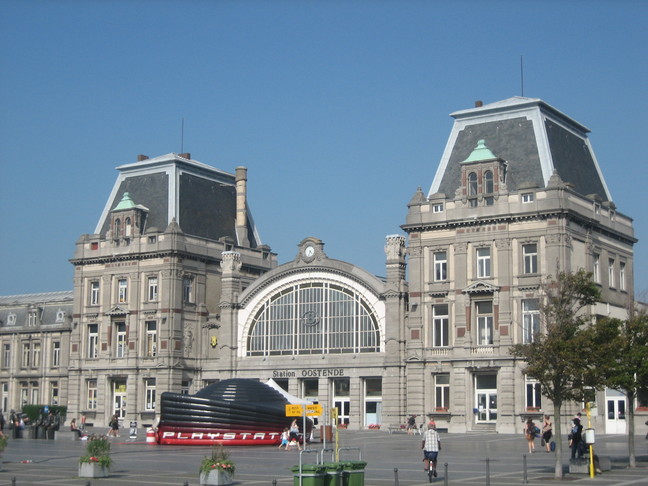 La gare d'Ostende. Beau samedi à Ostende.