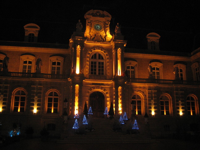 L'hôtel de ville d'Amiens. Fêtes de fin d'année 2007. Réveillon du jour de l'an à Boves.