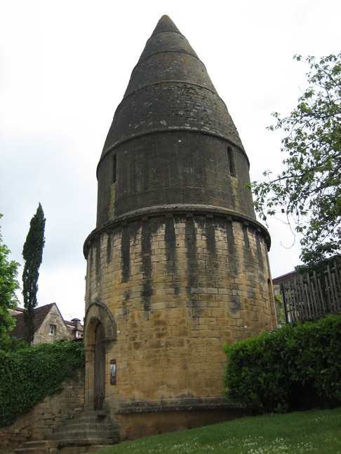 La lanterne des morts à Sarlat. Escales périgourdines. Sarlat et la vallée de la Dordogne en Périgord noir.