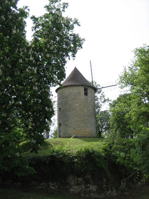 Le moulin du Roy à Domme. Escales périgourdines. Sarlat et la vallée de la Dordogne en Périgord noir.