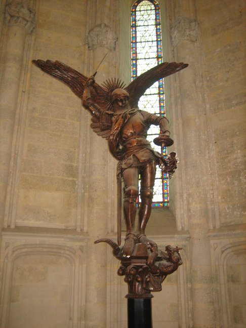 Saint Michel et le mini-dragon. Week-en en Picardie. Pierrefonds.