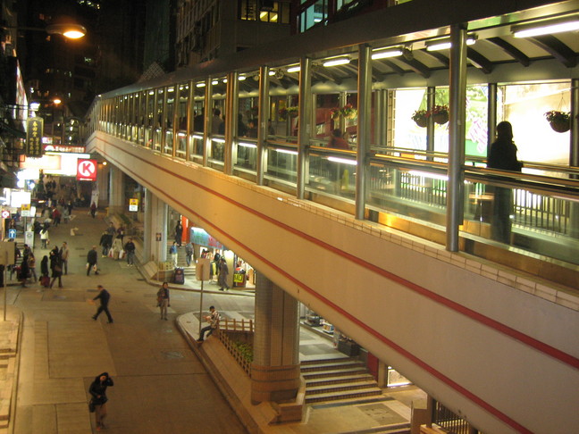 Mid-Levels escalator. Voyage à Hong-Kong. Wai Chan et Mid-Levels.