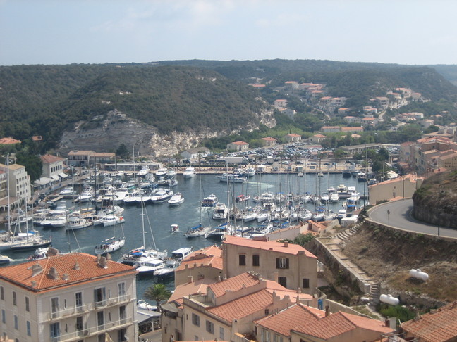 Vue du port de Bonifacio. Découverte de la Corse. Au sud d'Ajaccio.