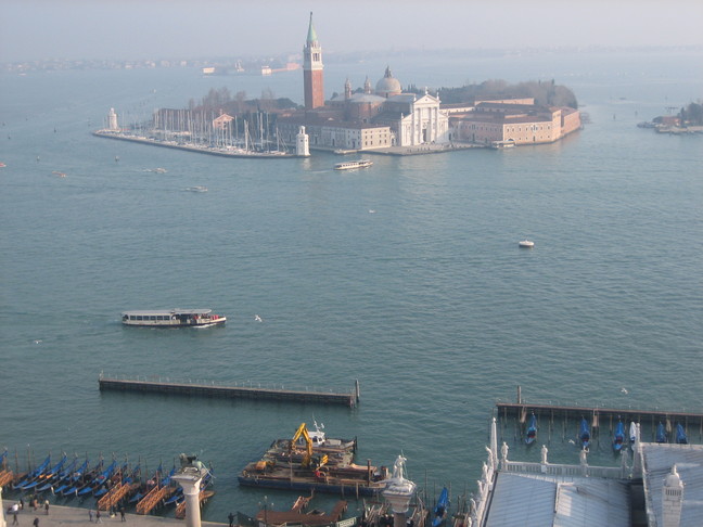 Ile de San Giorgio Maggiore, vue du haut du Campanile. Voyage à Venise. Premiers pas dans la ville.