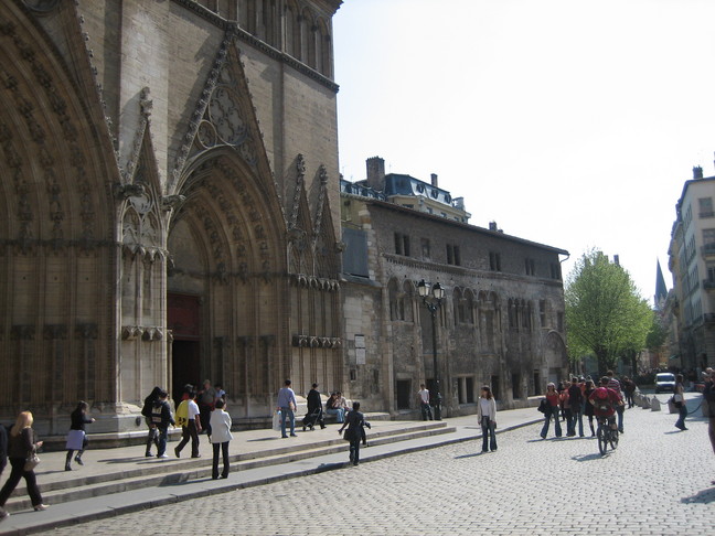 Ancien cloître accolé à la cathédrale Saint Jean. Week-end à Lyon. Les secrets du Vieux Lyon.