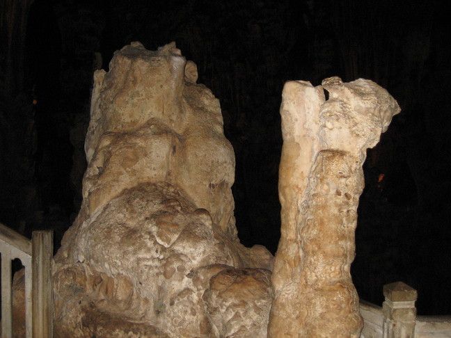 Dans la grotte des demoiselles. Hérault, Gard, Camargue et Aix en Provence. Grotte des demoiselles.