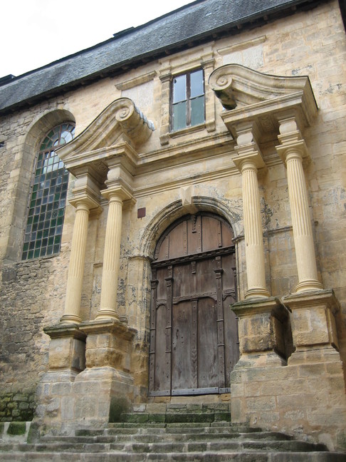La chapelle des pénitents blancs. Escales périgourdines. Sarlat et la vallée de la Dordogne en Périgord noir.