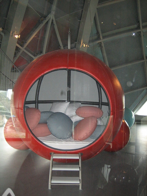 La maison des Barbapapa. Une journée à Bruxelles. Visite de l'Atomium.