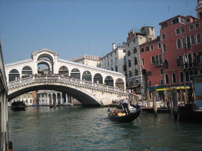 Ponte Rialto, c'est l'arrêt pour l'hôtel ! Voyage à Venise. De Lille à la locanda vénitienne.