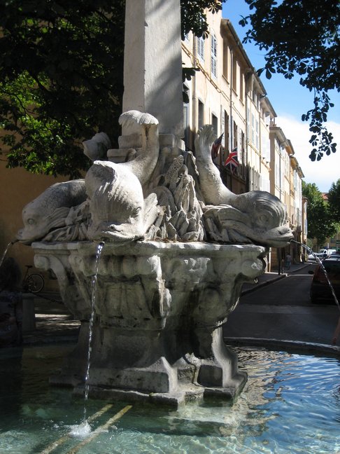 Une fontaine. Hérault, Gard, Camargue et Aix en Provence. Aix en Provence.