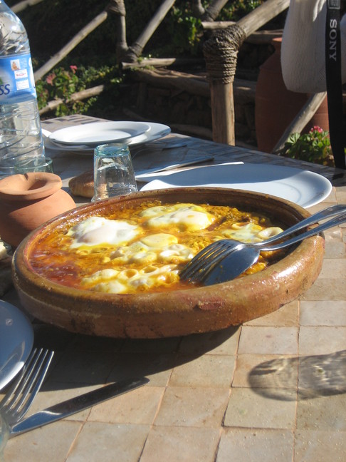 Tajine kefta et oeufs, quand est-ce qu'on mange ? Marrakech en hiver.