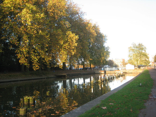 L'automne sur le canal de la Deûle. Cérémonies d'octobre.